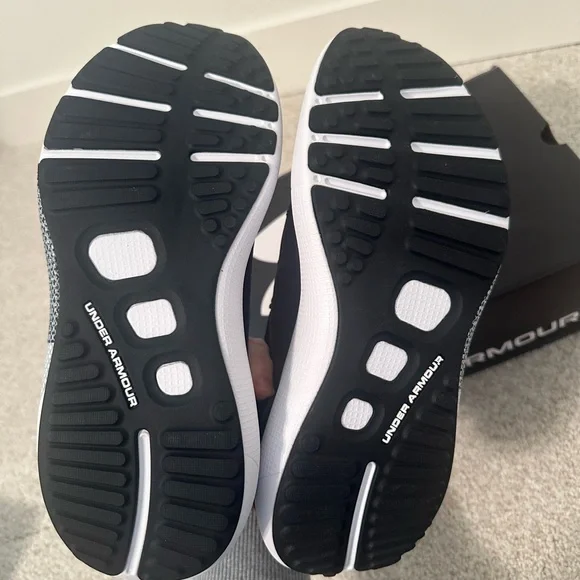 UNDER ARMOUR HOVR Phantom 3 Shoe - Black/White Size 8.5 NEW in Box - Picture 4 of 4